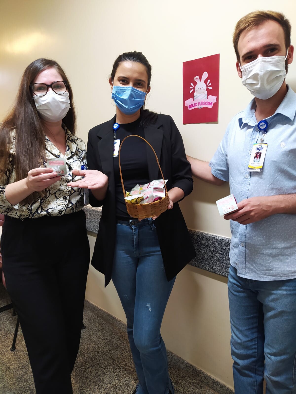 equipe-de-recursos-humanos-realiza-acao-caca-ao-chocolate-na-semana-de-pascoa